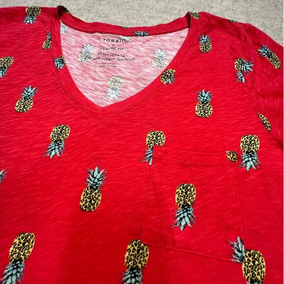Torrid Classic Fit Pineapple Pocket V-Neck Tee Red Size 0 - Picture 5 of 7